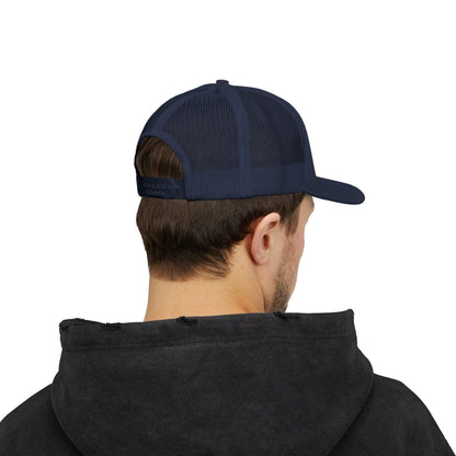 Marinblå Snapback Trucker-keps - Broderad vit logotyp 