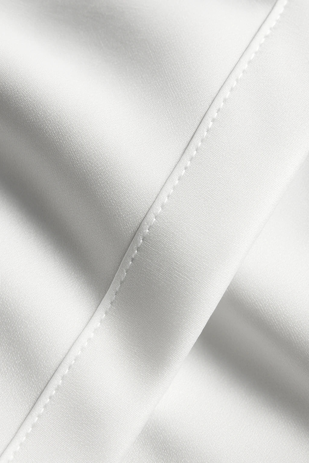 Contrast Side Panels Feautures